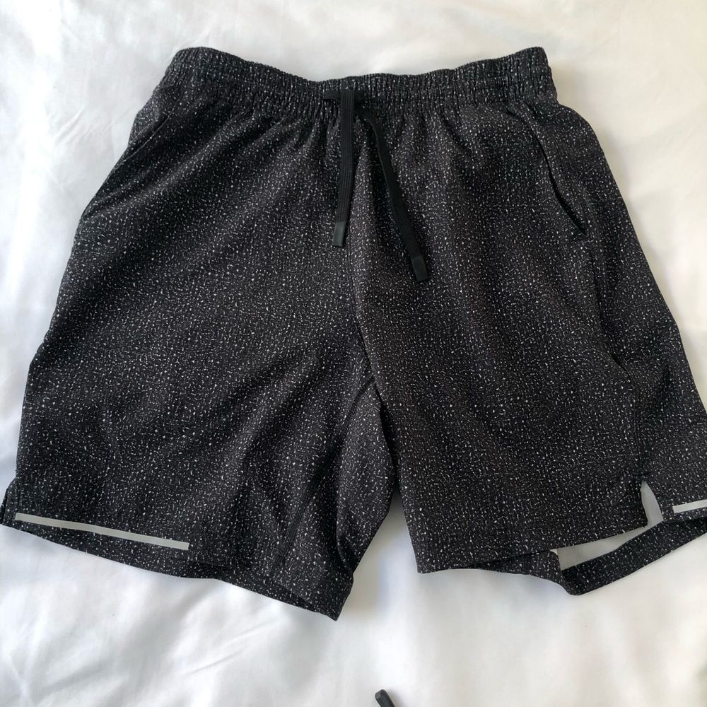 Men’s 7” inseam athletic shorts - dark grey